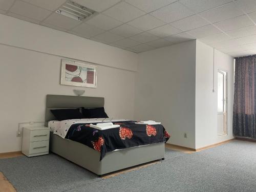 1 double bed, 2 twin beds