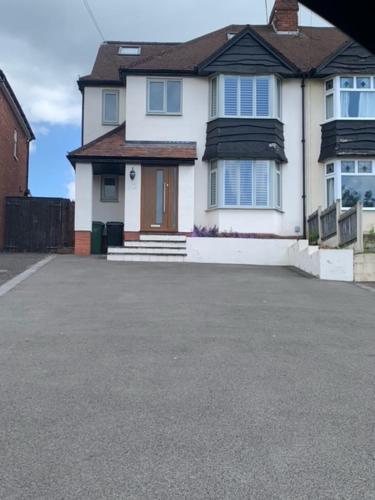 4 Bedroom house with parking, Near Safari Park in Kidderminster