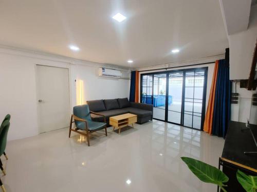 辉煌夜市 4房泳池花园别墅 订4日提供免费接机一次 - Bangkok