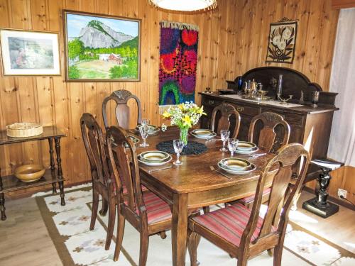 Holiday Home Knatten by Interhome in Treungen
