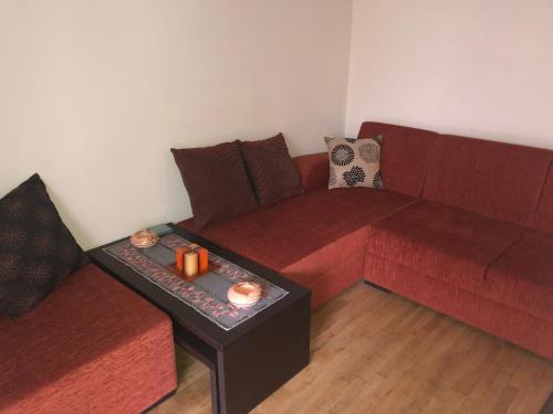 Athens Central Apartment with 2 Bedrooms, Афины