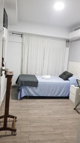 Single Room with Shared Bathroom image 10