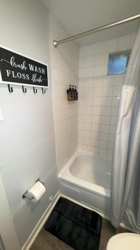 A Southtown Secret, steps from Künstler Brewery in San Antonio, USA