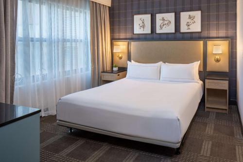 King Room with Roll-In Shower - Mobility/Hearing Accessible room in Hilton San Antonio Hill Country