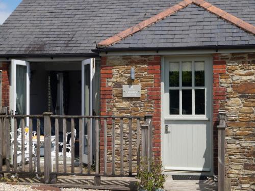 1 Keepers Cottage, Hillfield Village, Dartmouth