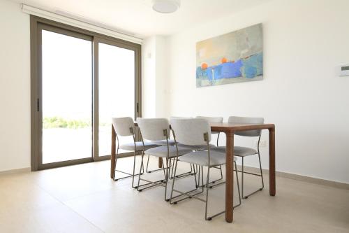 Létesítmények, Serenity Waves Villa 27 in Perivolia