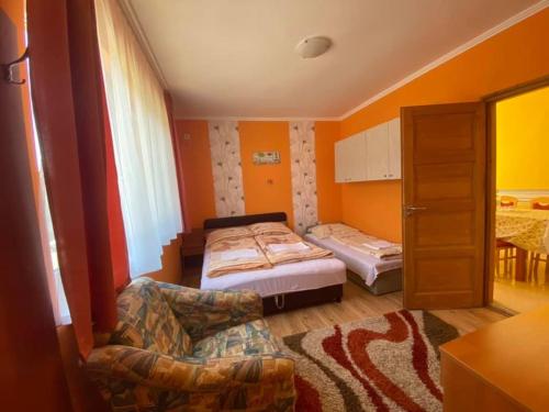 3 twin beds