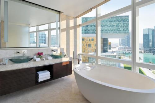 Kylpyhuone, Rosewood Hotel Abu Dhabi in Al Maryah -saari