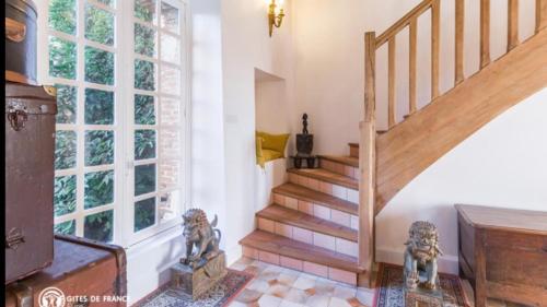 Le Château de Feuguerolles de Hellenvilliers (Le Chateau de Feuguerolles de Hellenvilliers) in Emalleville