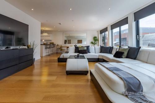 Pass the Keys Executive Penthouse 2 Bed Jewellery Quarter, Birmingham (photo 4)