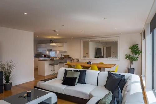 Pass the Keys Executive Penthouse 2 Bed Jewellery Quarter, Birmingham (photo 7)