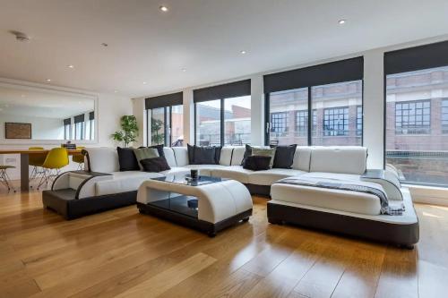 Pass the Keys Executive Penthouse 2 Bed Jewellery Quarter, Birmingham (photo 8)