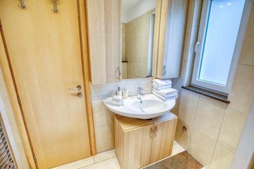 566444029 Hotel Villa MiraMar