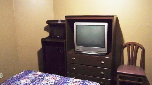 Holiday Capri Motel - image 5
