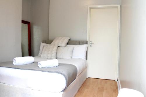 Large Garden Apartment on Golders Green High Road, Londýn (fotografie 9)