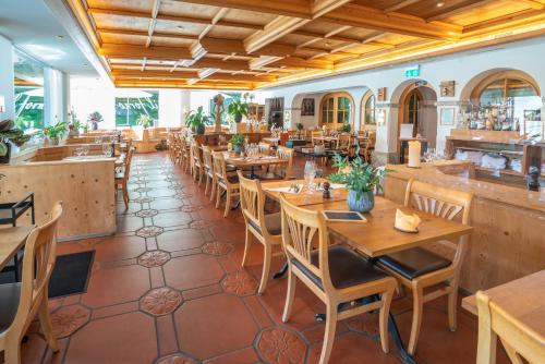 مطعم, Hotel des Alpes in فلايمز