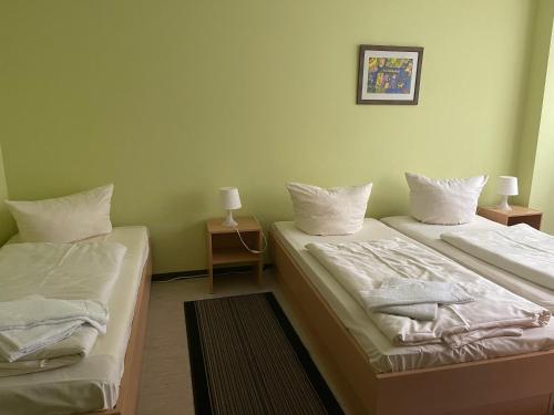 1 queen bed