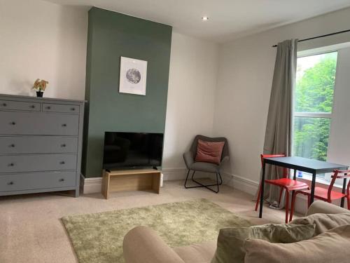 2 double bedroom flat, central location, Cardiff