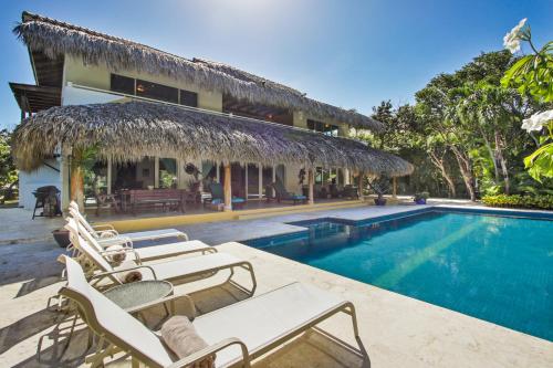Luxury Villa on La Cana Golf Course with Pool Jacuzzi Cart & Maid - image 2