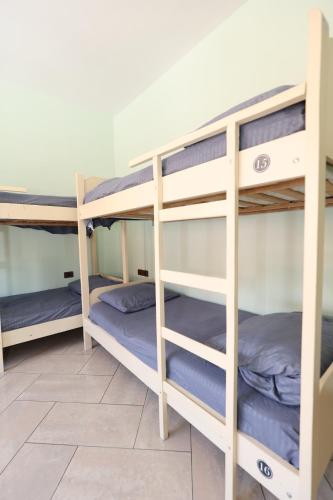 1 bunk bed