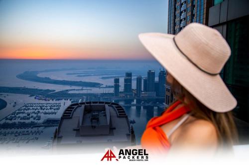 Angel Packers Stay with SeaView in Marina Walk