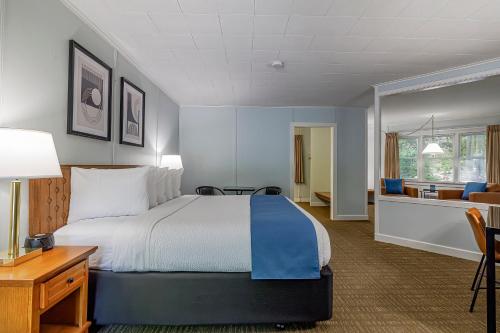 Highbrook Motel - image 10