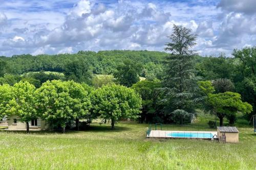 Cocon de verdure avec Piscine privée gîte à louer Cunèges