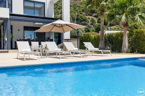 ViVi Homes - Villa Yara Pool, Sauna, Jacuzzi & Cinema