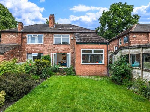 Stylish Family Home in Old Trafford, Manchester - Pass the Keys, Manchester