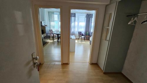 Top Central Stay - Cozy Bedroom & Kitchen in the Heart of the City and Hauptbahnhof, Wuppertal (photo 10)