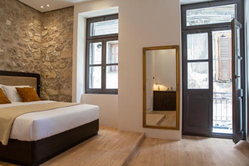 Superior Suite with Balcony image 10