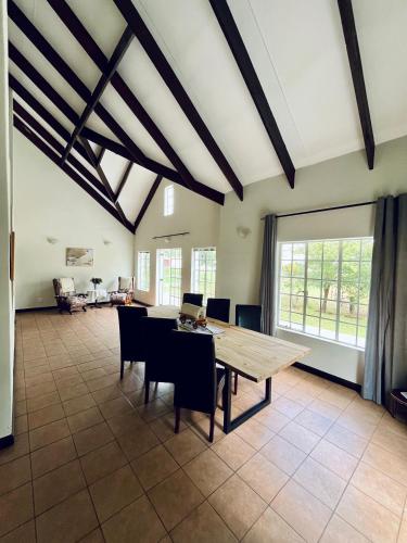 Cape-Dutch 2 Bedroom Home in Tierpoort