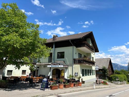 Gasthof Seestern with lake access in Ort, Österreich