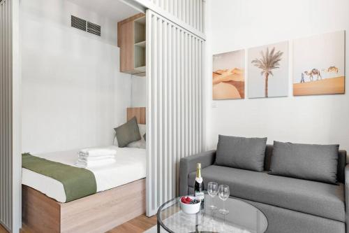 Renovated Studio next to Dubai Mall & Burj Khalifa, Dubái