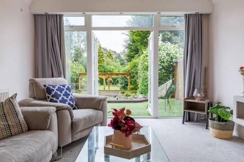 Pass the Keys Stunning 4 Bed 4 Bath Home:Tranquil Garden Oasis gîte à louer Longbridge