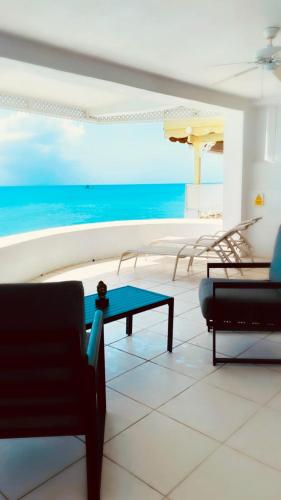 Terraza/balcón, Purple Rain - Direct Seaviews, 2 Bedroom, 2 Bathroom, 3 Terrace Beachfront Bliss in Little Battaleys