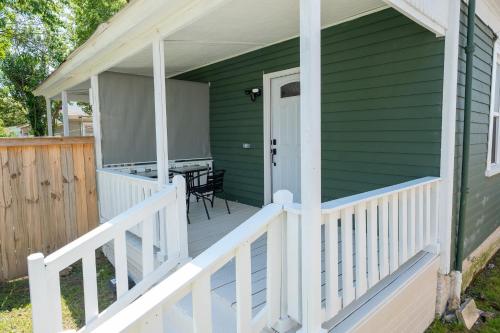 Portsmouth 2BR 1BA Getaway in Portsmouth, USA