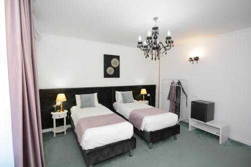 2 twin beds