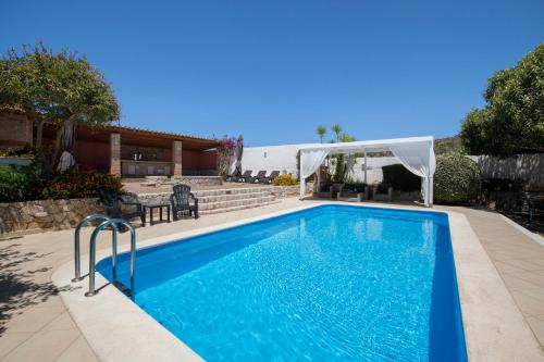 Luxury Seaside Villa Plumeria ,50m to Sandy Beach, Chania – khách sạn tại Akrotiri