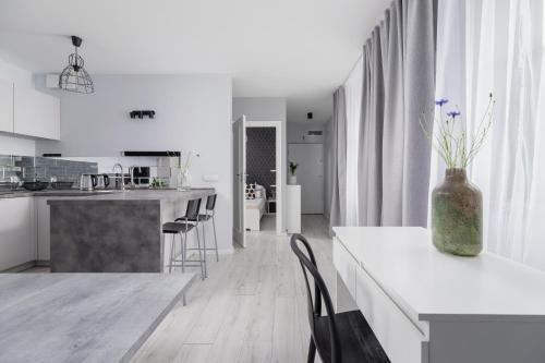 One Bedroom Apartment with a Balcony - Dietla 109 street, Kraków