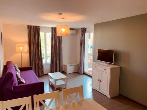 2 bedrooms, 4 beds