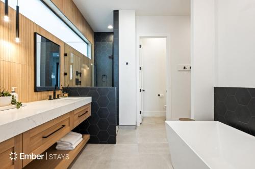 Paradise Palace at Desert Color (by Ember Stays)