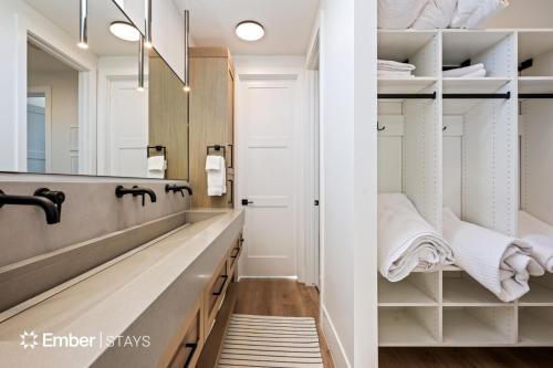 Paradise Palace at Desert Color (by Ember Stays)