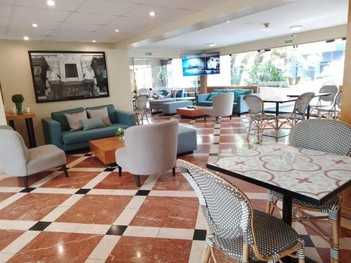 Bar/lounge, Suites del Bosque Hotel in Lima