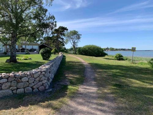 運動及活動, Kullahalvön nära Jonstorps hamn (Kullahalvon nara Jonstorps hamn) in 約斯托普