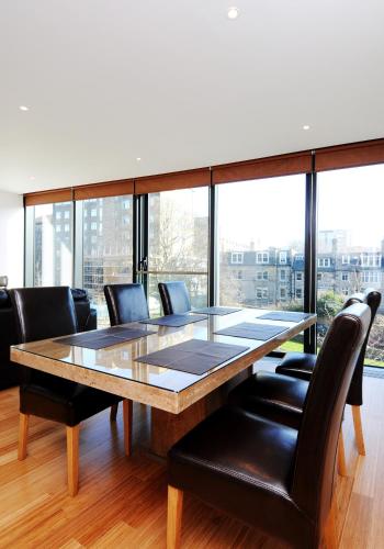 273 Stylish 2 bedroom apartment in the Quartermile development - offers private parking - image 4