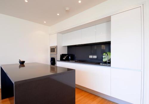 273 Stylish 2 bedroom apartment in the Quartermile development - offers private parking - image 6