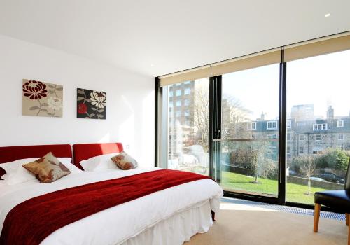 273 Stylish 2 bedroom apartment in the Quartermile development - offers private parking - image 7