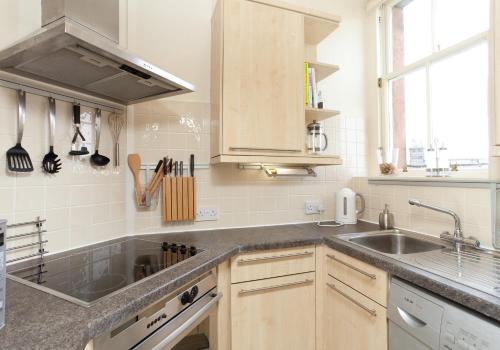 Kitchen, Mardale Crescent - 380 in Merchiston