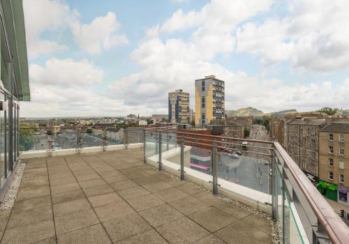 403 Portland Gardens Penthouse Apartment - image 10